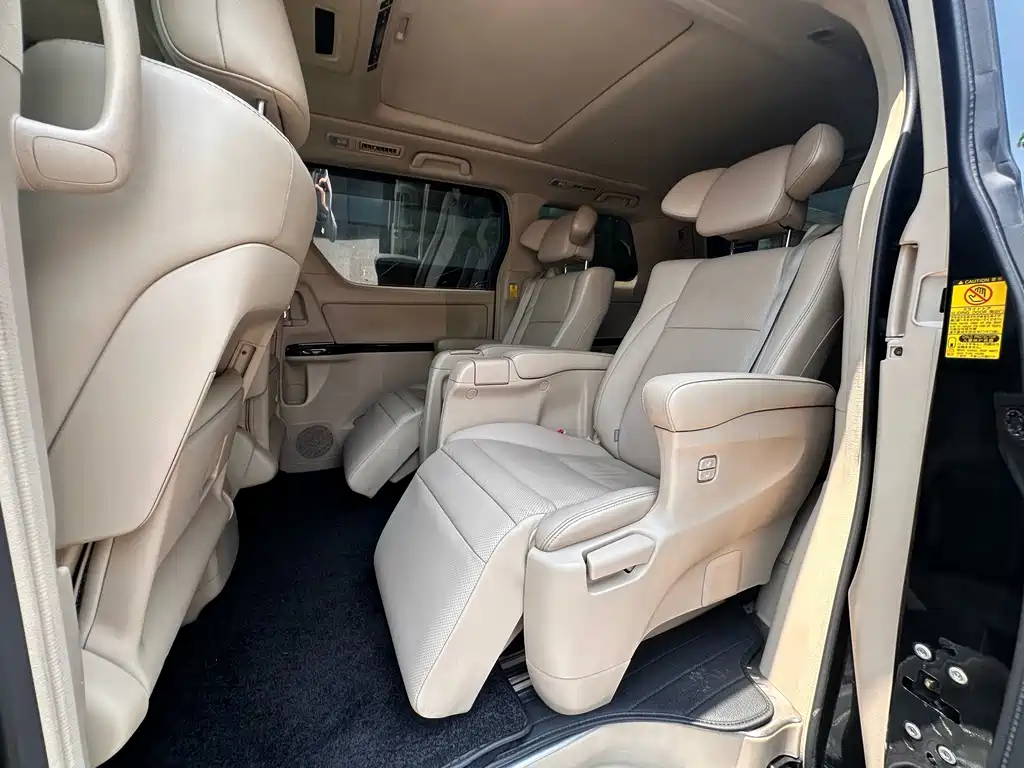 Toyota Alphard 2011 — фото 17