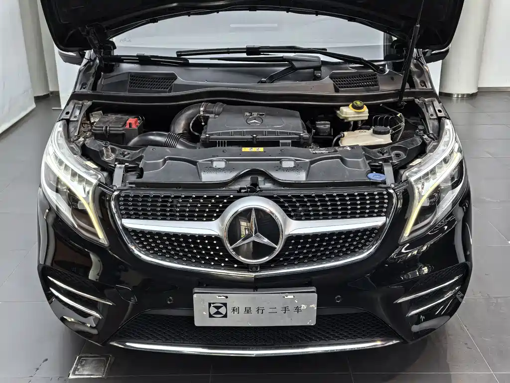 Mercedes-Benz V-Class 2020 — фото 20