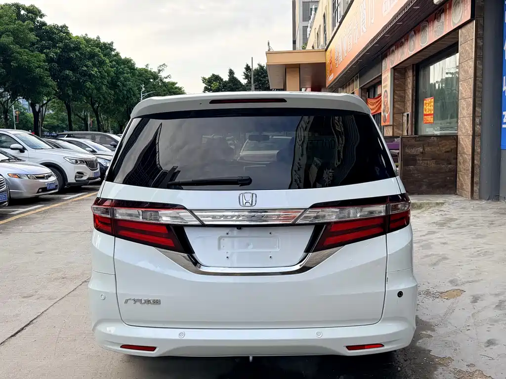Honda Odyssey 2017 — фото 10
