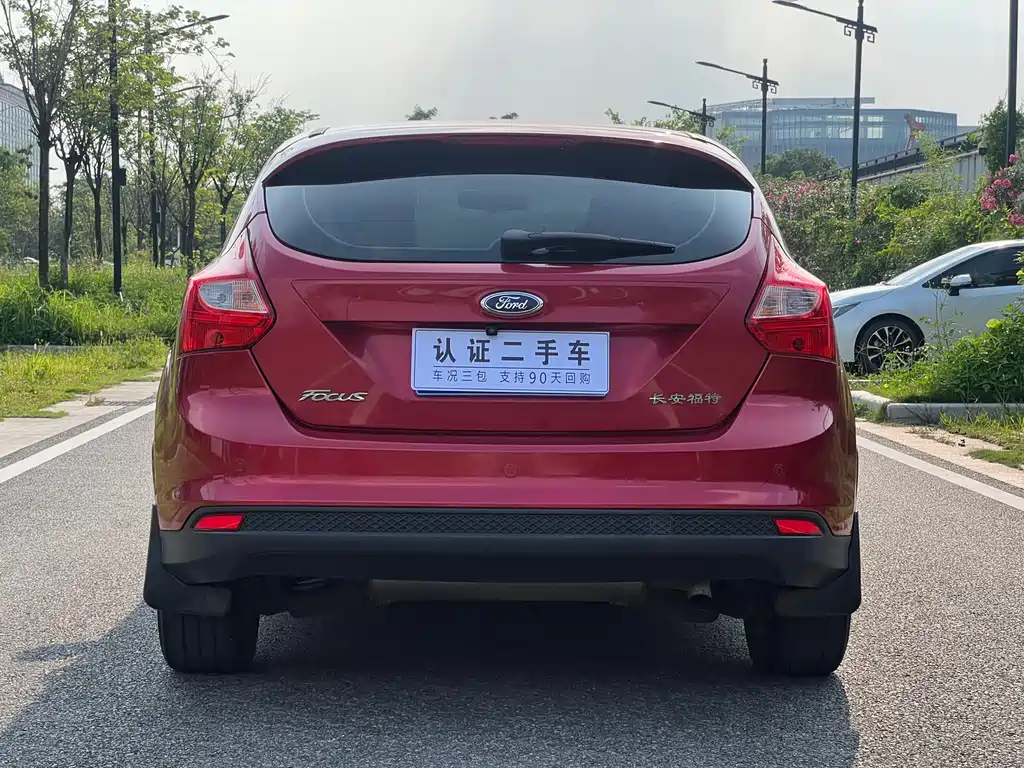 Ford Focus 2015 — фото 8