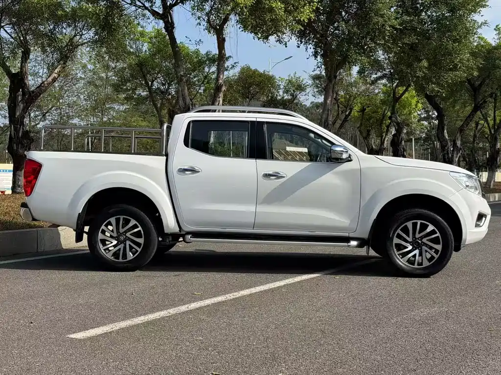 Nissan Navara 2022 — фото 8