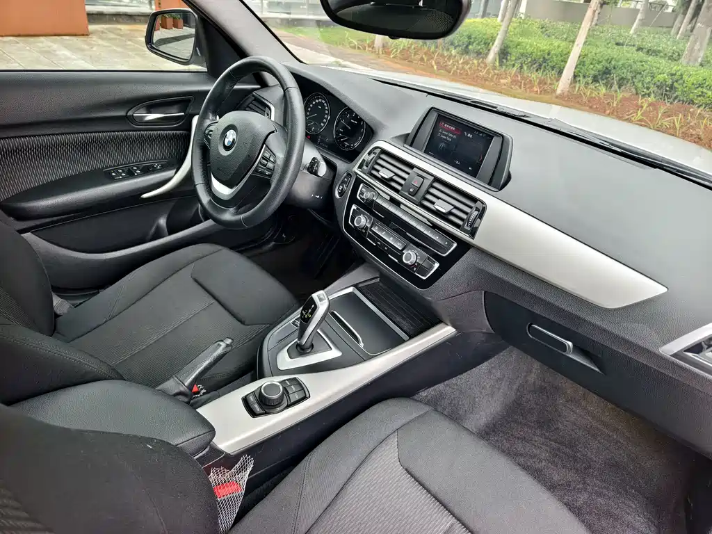 BMW 1 Series 2019 — фото 11