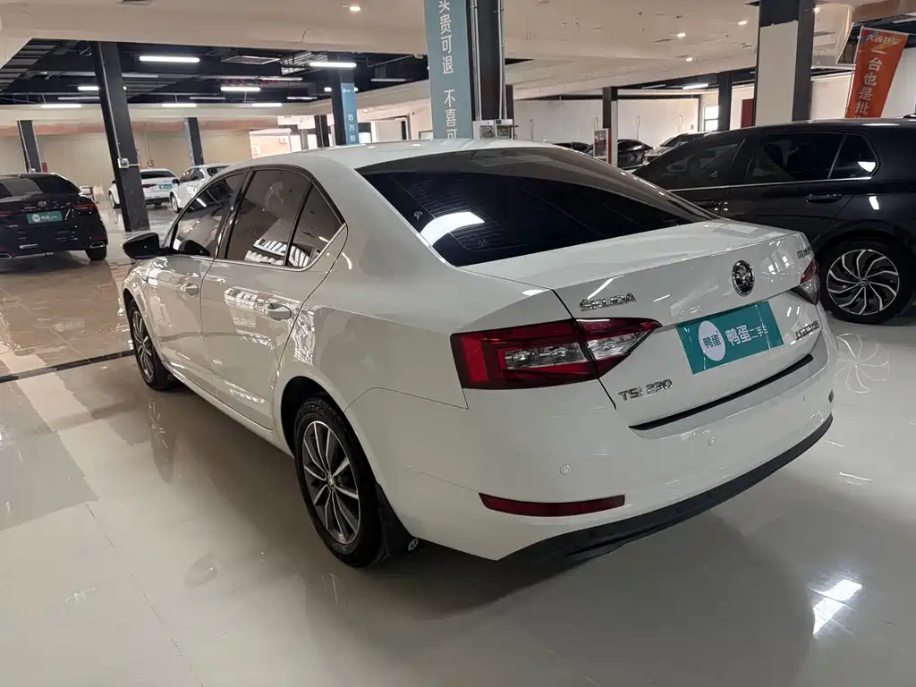 Skoda Octavia 2018 — фото 3
