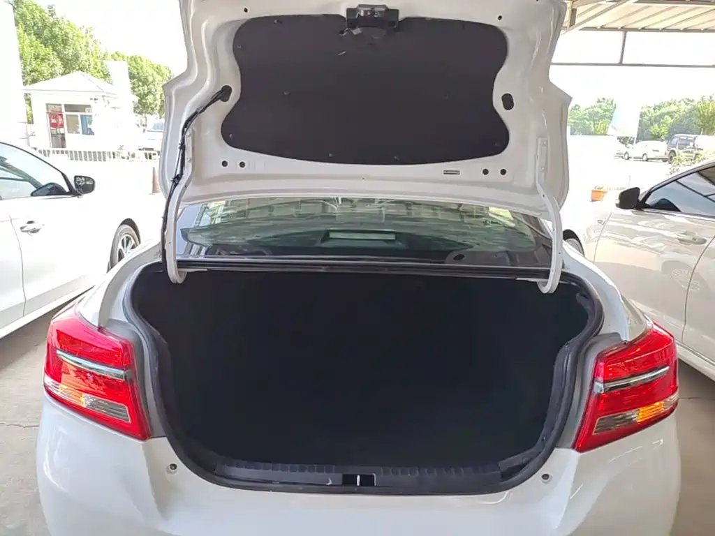 Toyota Yaris L 2017 — фото 19