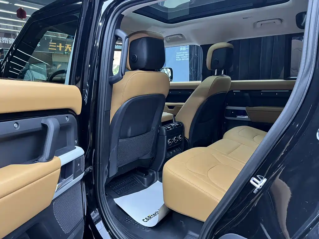 Land Rover Defender 2024 — фото 26