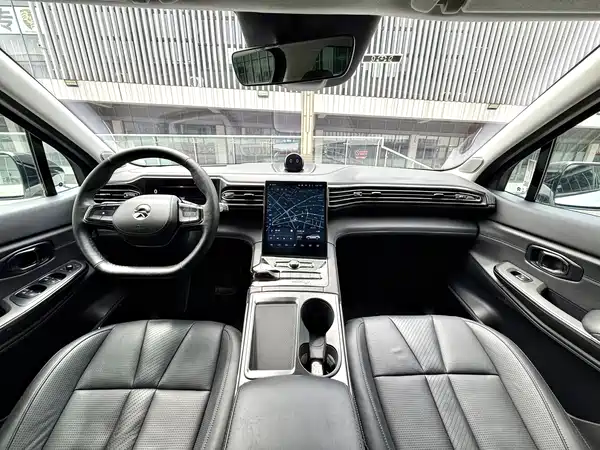 NIO ES8 2020