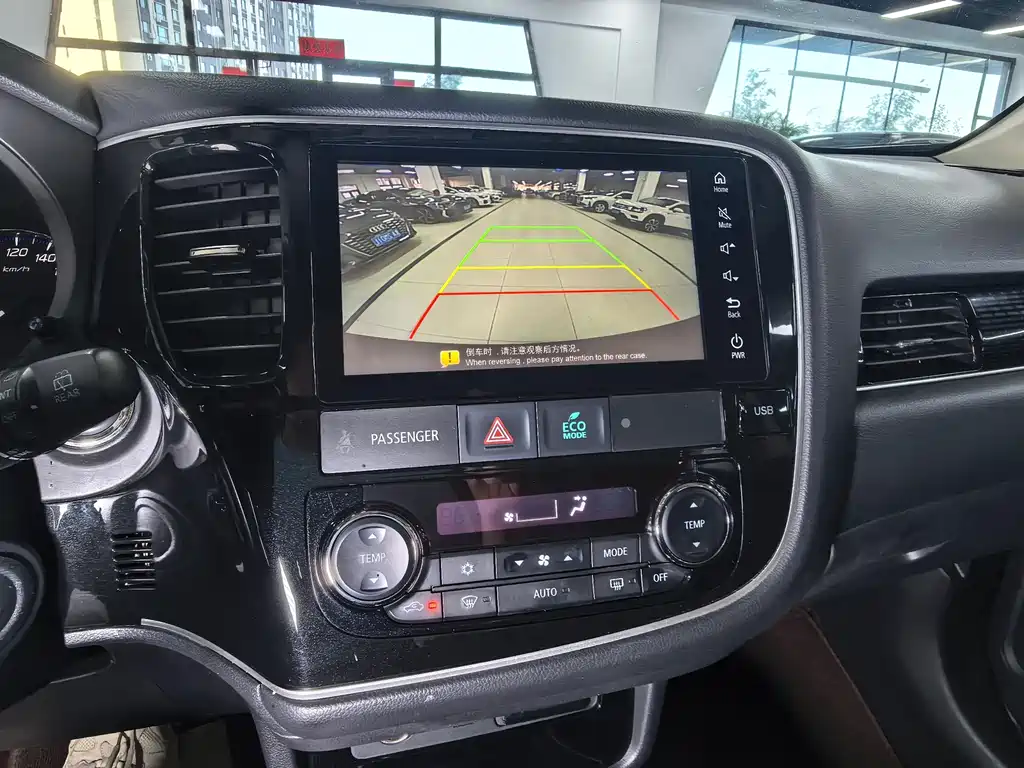 Mitsubishi Outlander 2021 — фото 17