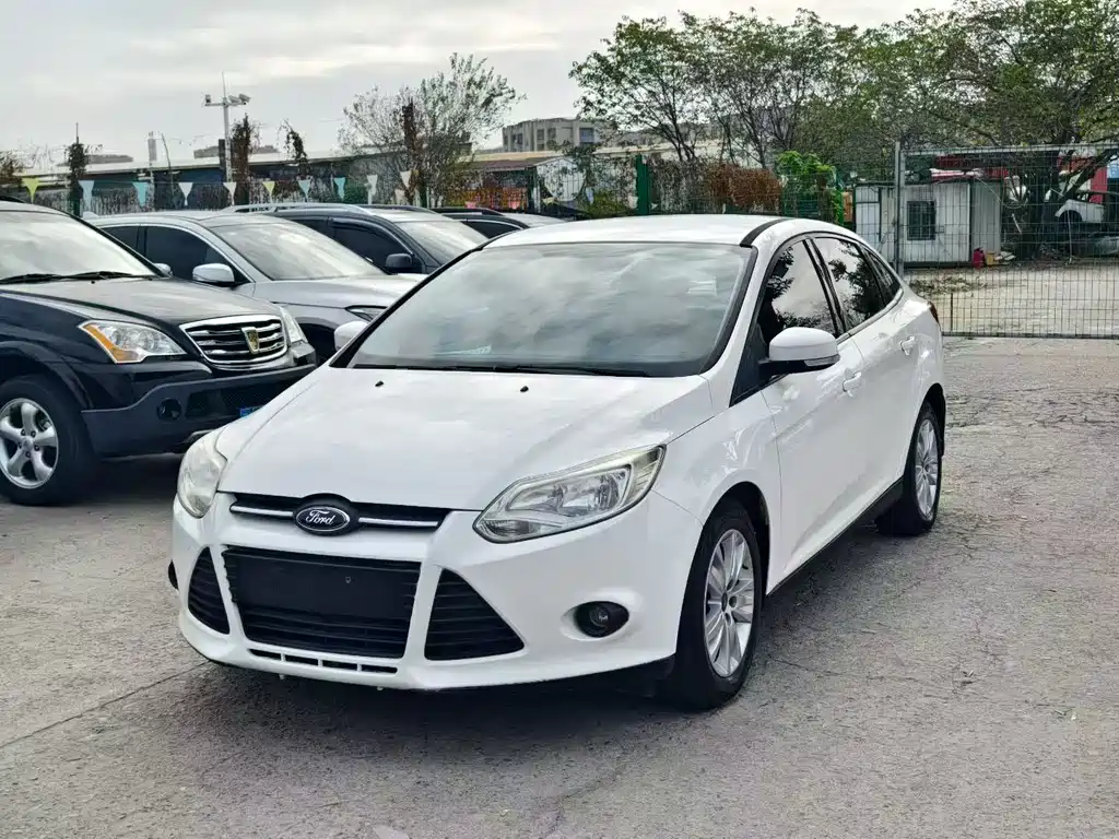 Ford Focus 2015 — фото 1