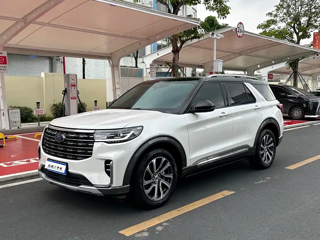 Ford Explorer 2023 — фото 1
