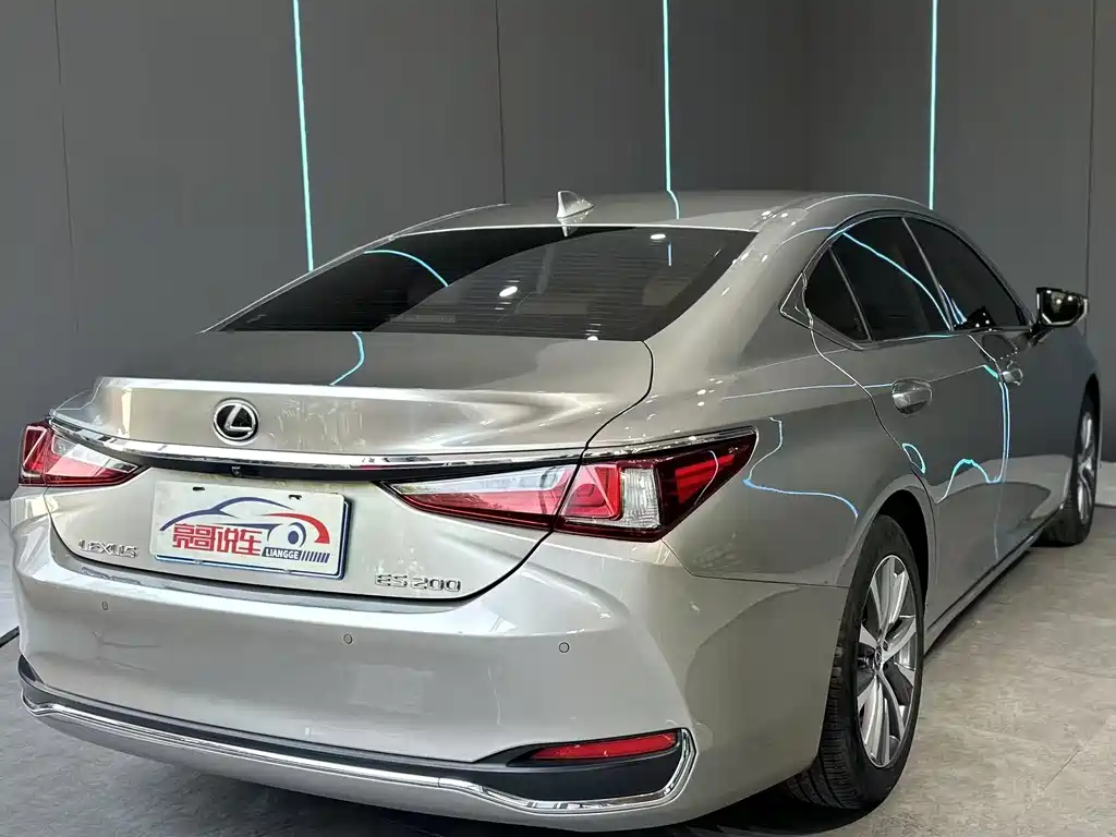 Lexus ES 2019 — фото 6