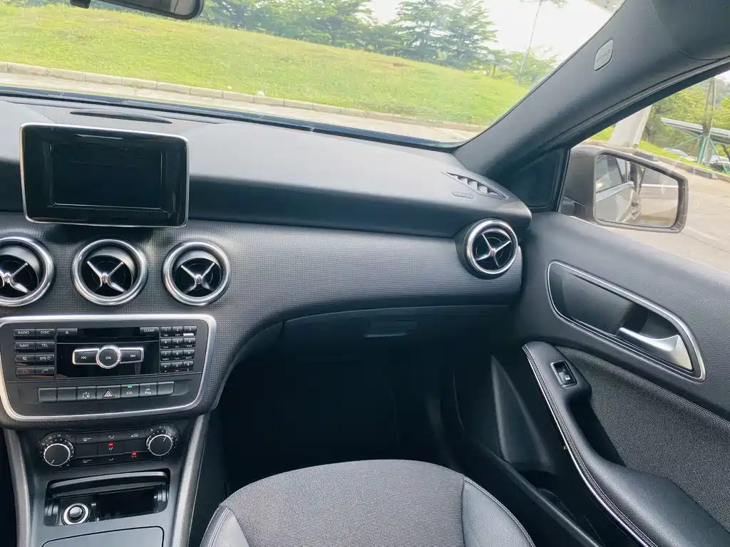 Mercedes-Benz A-Class 2015 — фото 14
