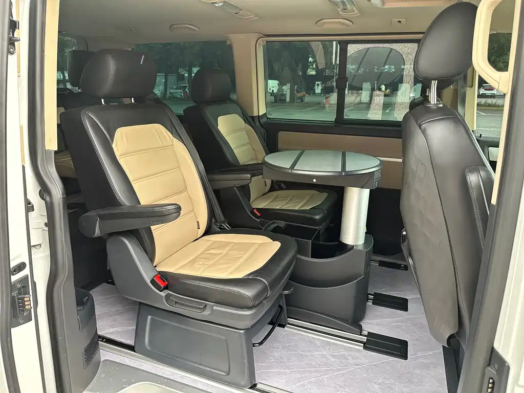 Volkswagen Multivan 2017 — фото 33