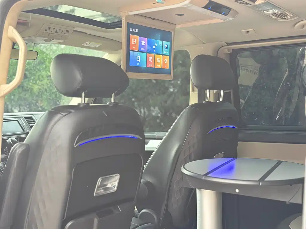Volkswagen Multivan 2017 — фото 31