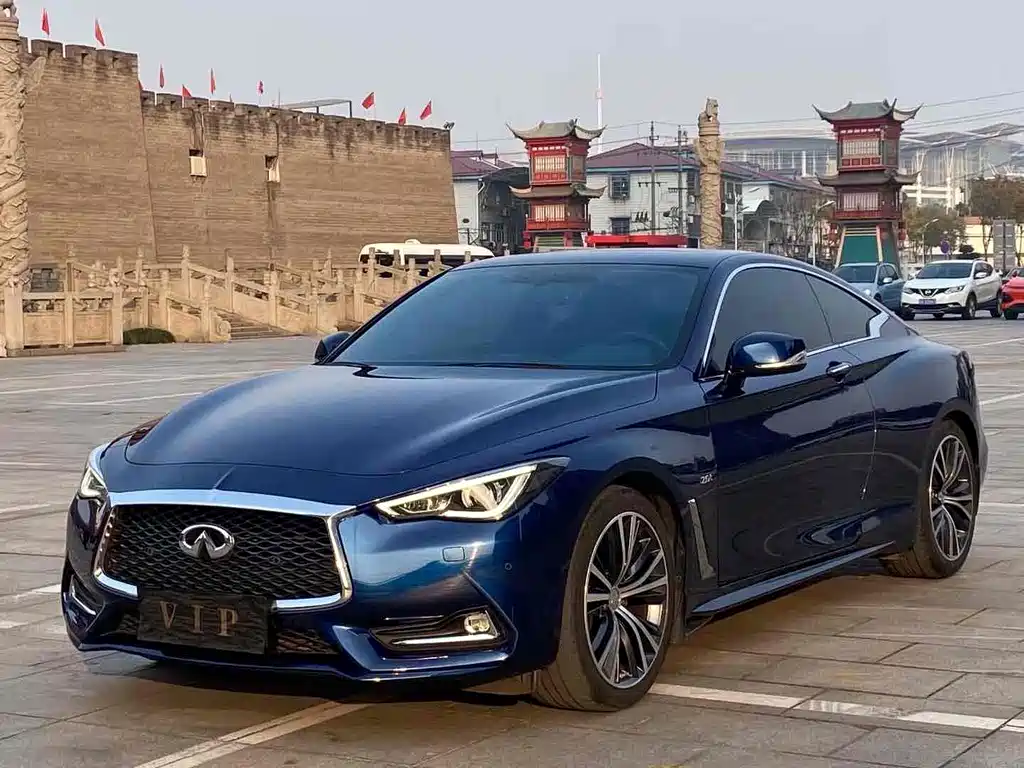 Infiniti Q60 2018 — фото 1