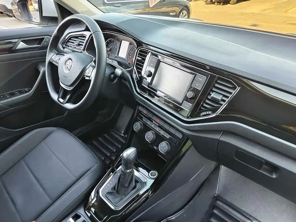 Volkswagen T-Roc 2019 — фото 16