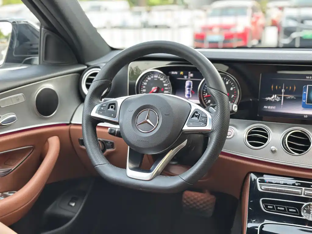 Mercedes-Benz E-Class 2018 — фото 28