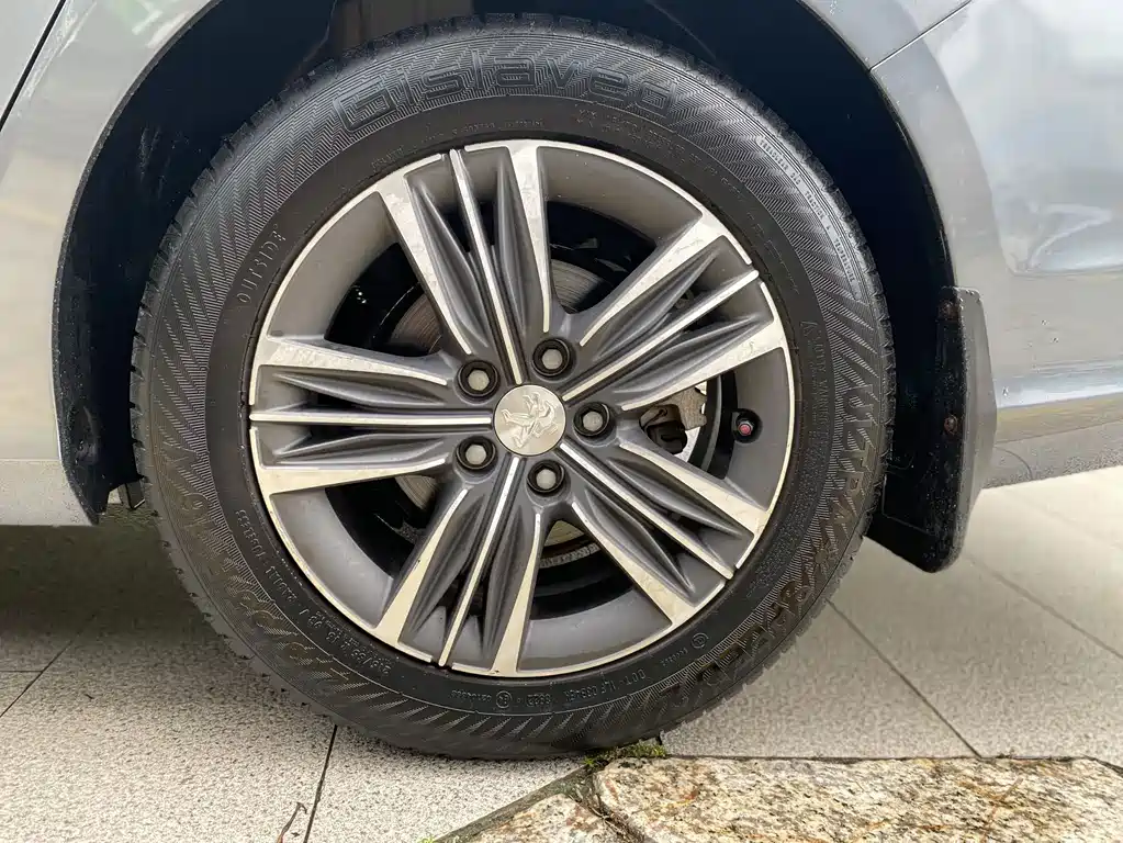 Peugeot 308 2017 — фото 17
