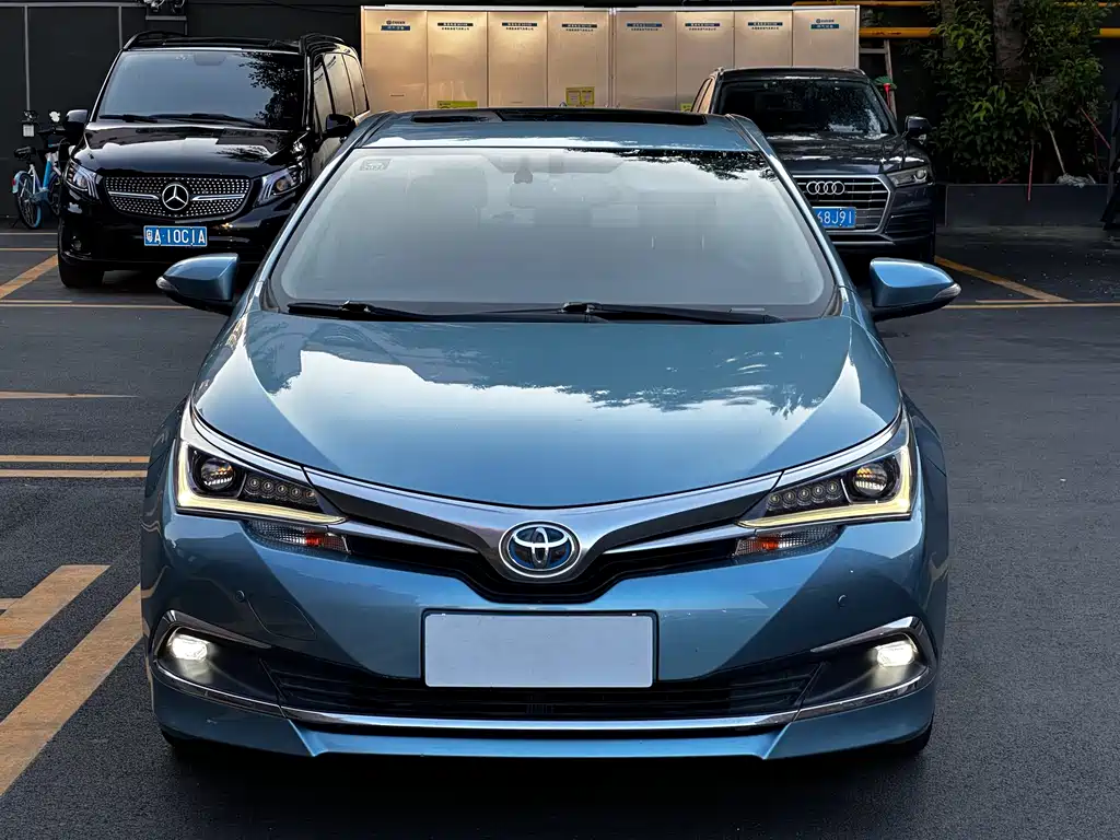 Toyota Corolla 2015 — фото 1