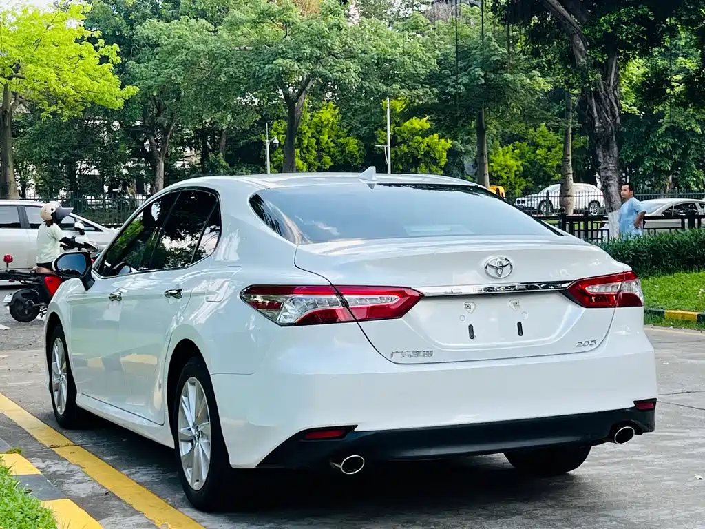 Toyota Camry 2021 — фото 6