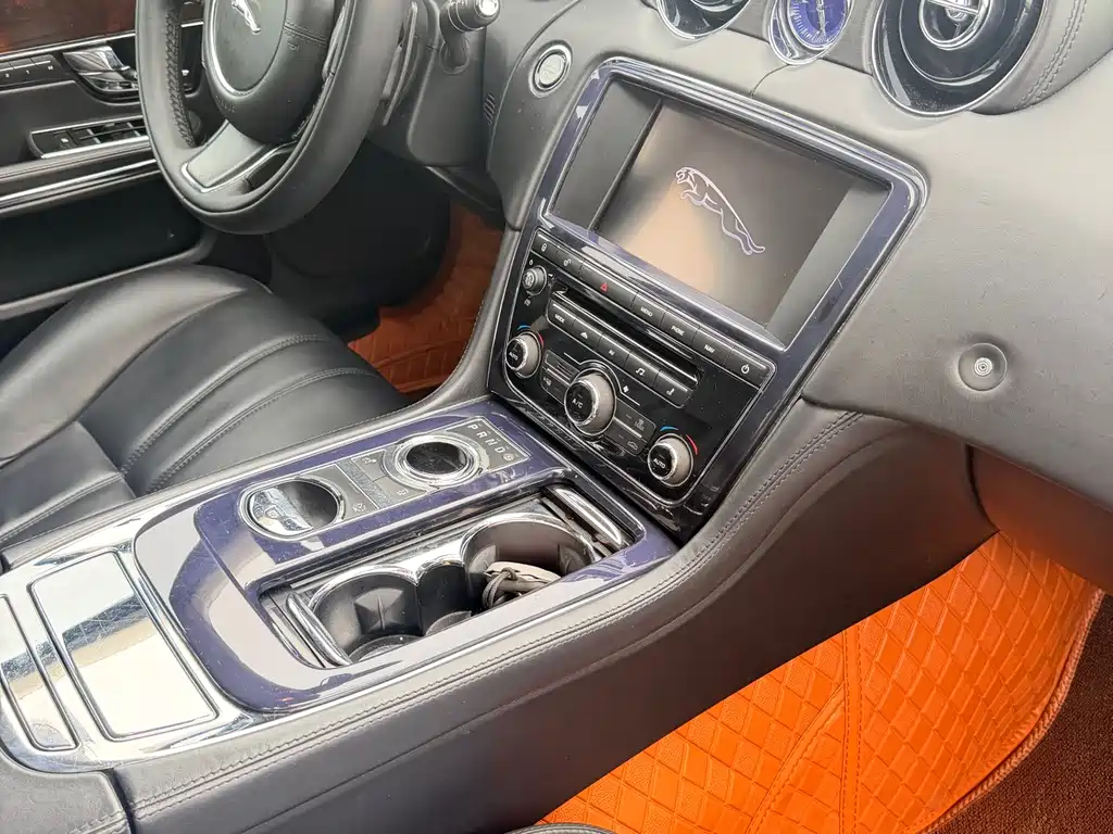 Jaguar XJ 2012 — фото 19