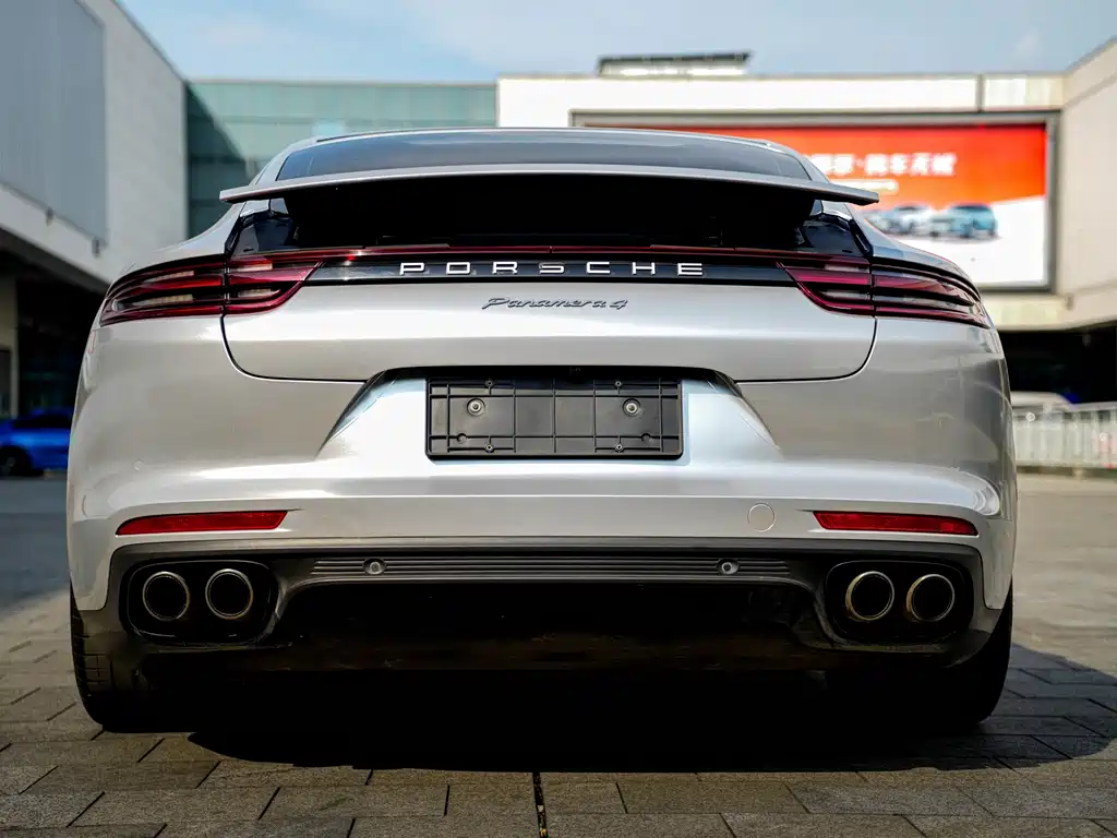 Porsche Panamera 2017 — фото 20