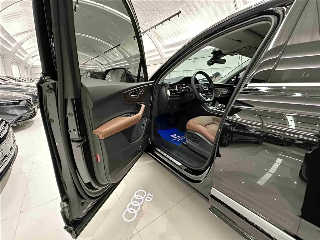 Audi Q7 2024 — фото 19