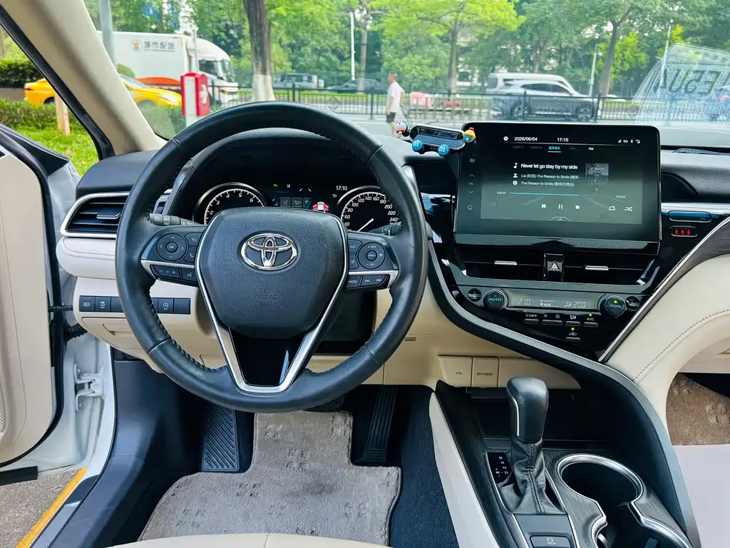 Toyota Camry 2021 — фото 13