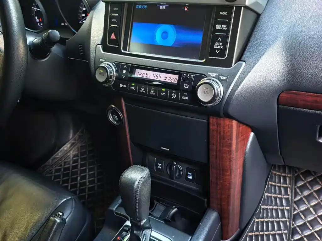 Toyota Prado 2017 — фото 7