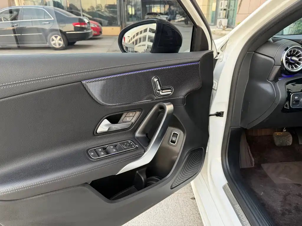 Mercedes-Benz A-Class 2023 — фото 6
