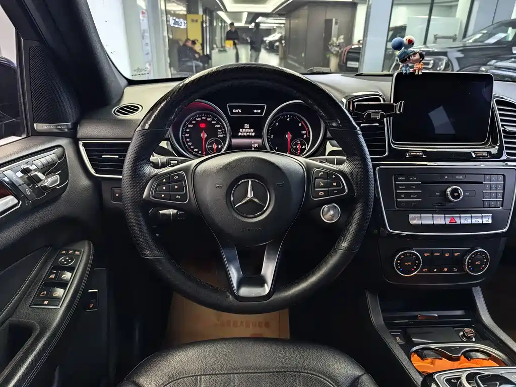 Mercedes-Benz GLE 2017 — фото 9