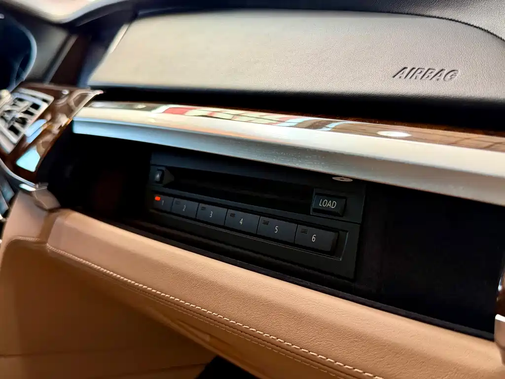 BMW 7 Series 2014 — фото 26