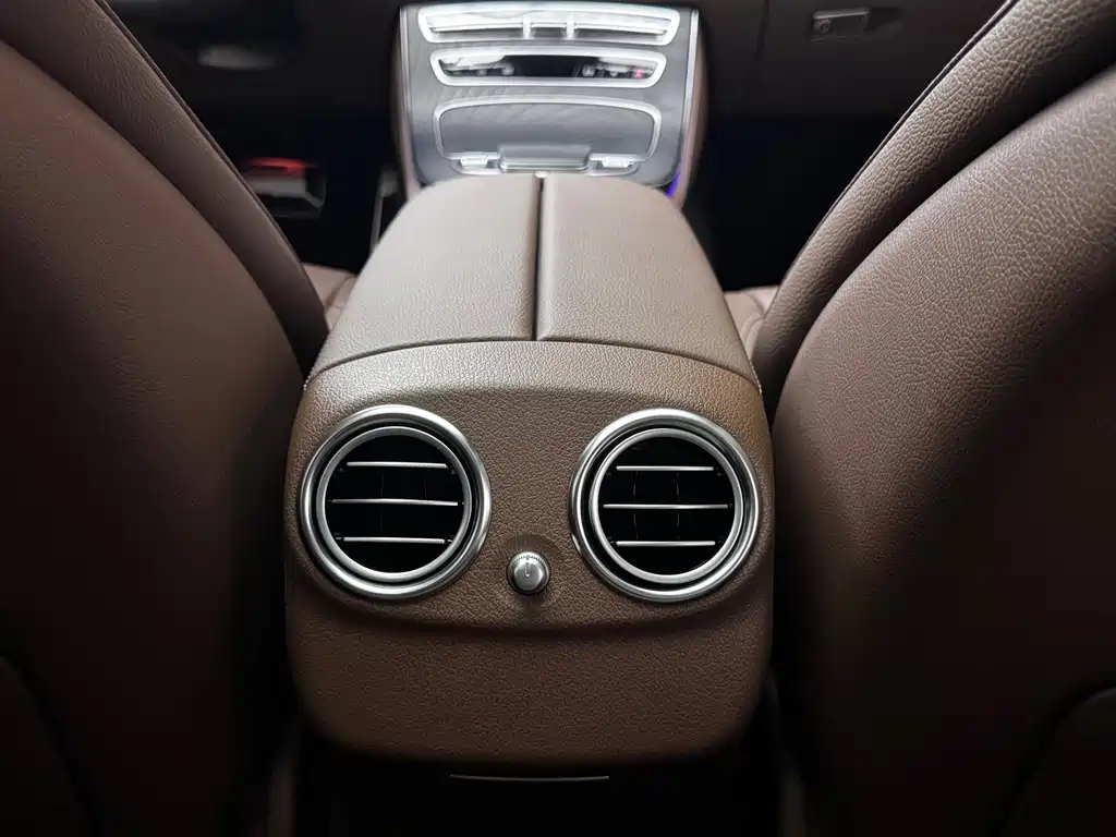 Mercedes-Benz E-Class 2021 — фото 18