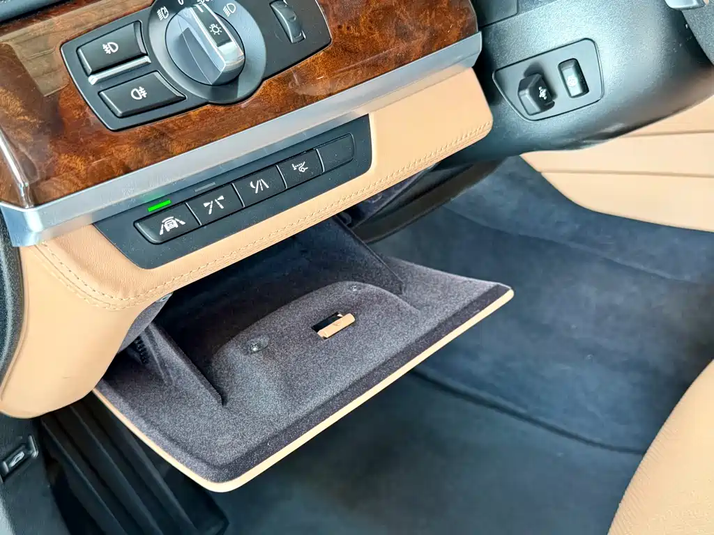 BMW 7 Series 2014 — фото 11