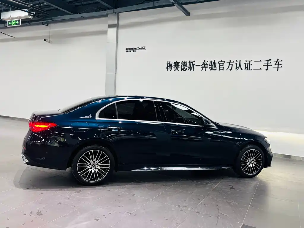 Mercedes-Benz C-Class 2024