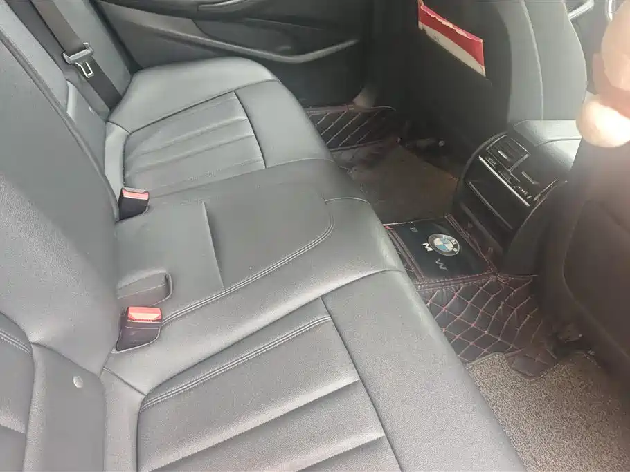 BMW 5 Series 2019 — фото 11