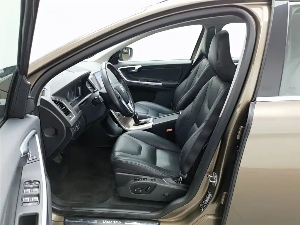 Volvo XC60 2017 — фото 10