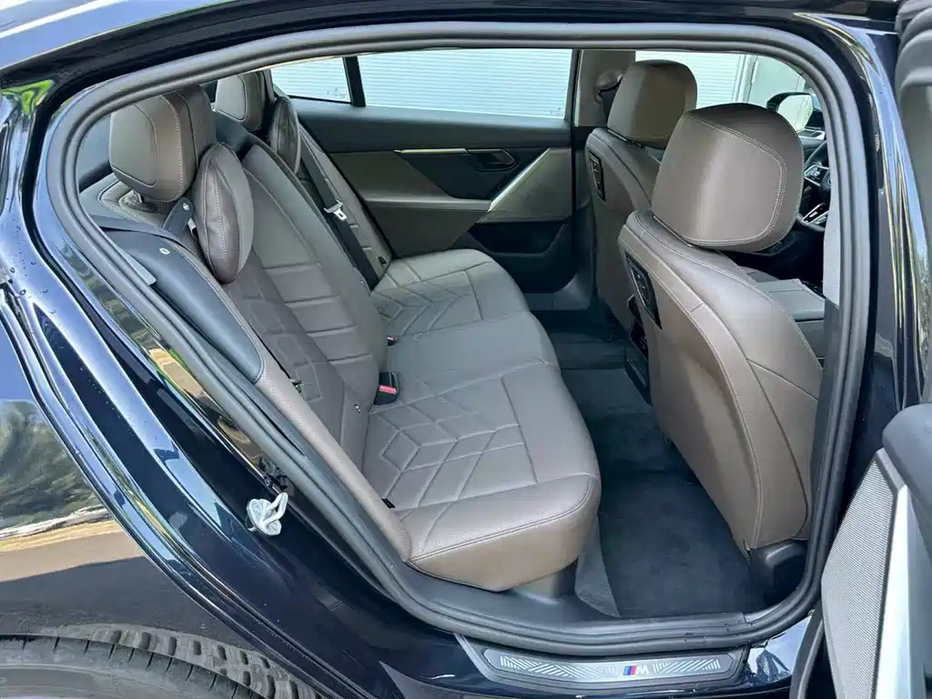 BMW i5 2025 — фото 14