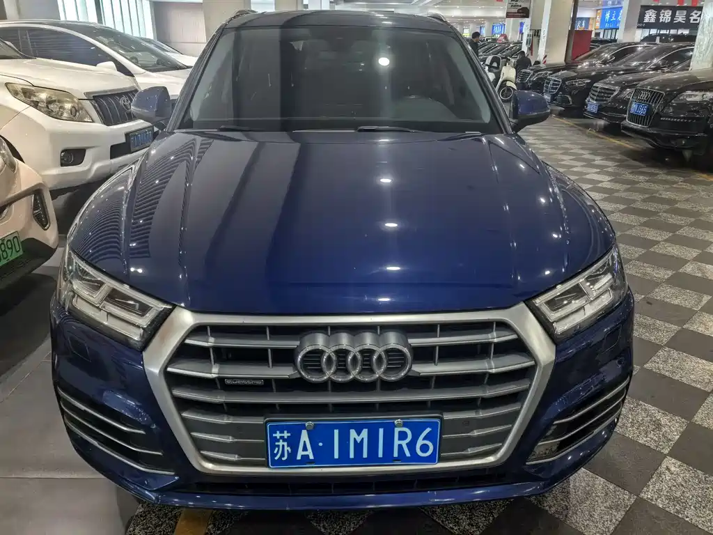 Audi Q5L 2019 — фото 1