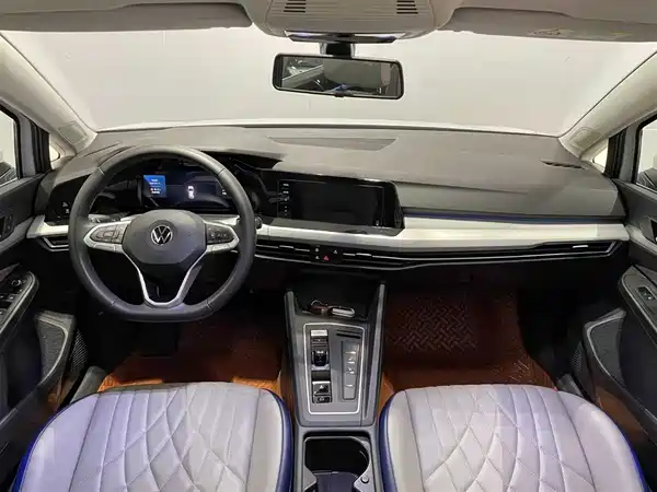 Volkswagen Golf 2024
