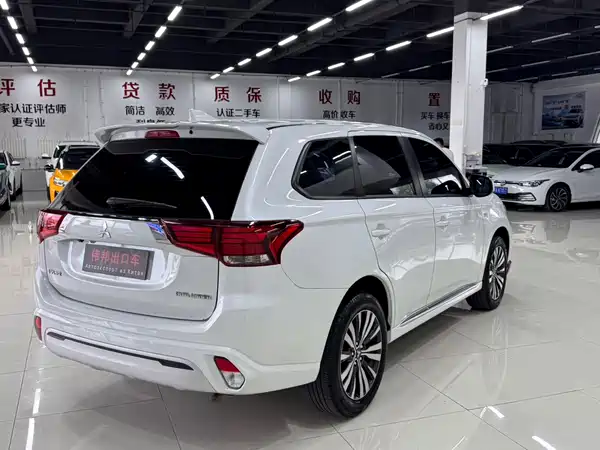 Mitsubishi Outlander 2022