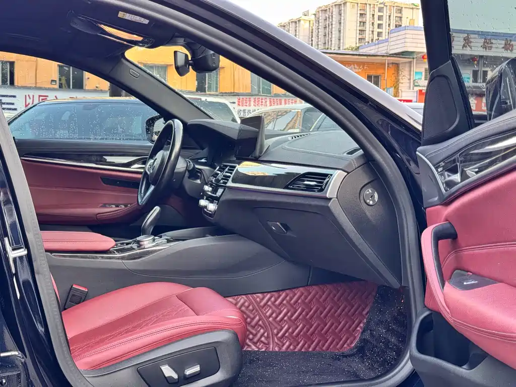 BMW 5 Series 2021 — фото 13