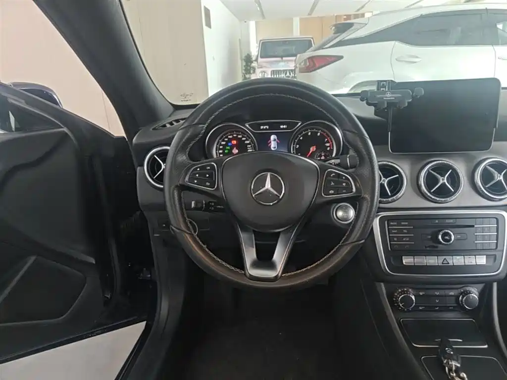 Mercedes-Benz CLA 2018 — фото 11