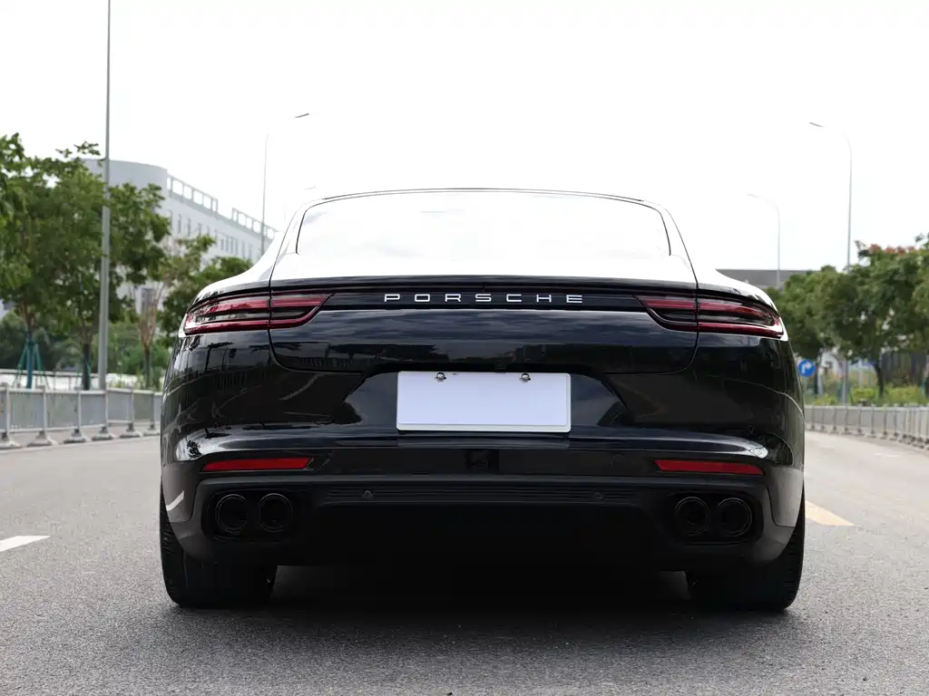 Porsche Panamera 2017 — фото 16