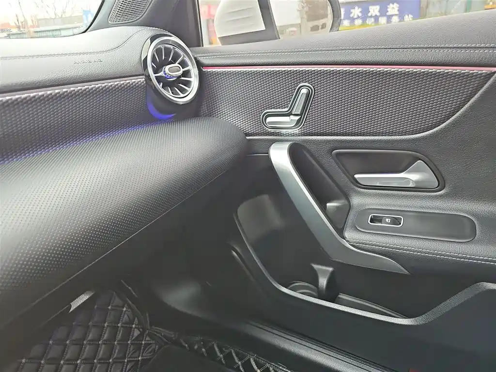 Mercedes-Benz A-Class 2021 — фото 18