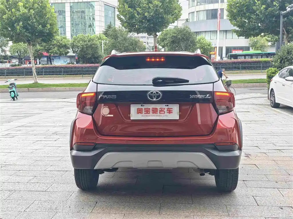 Toyota Yaris L 2023 — фото 8