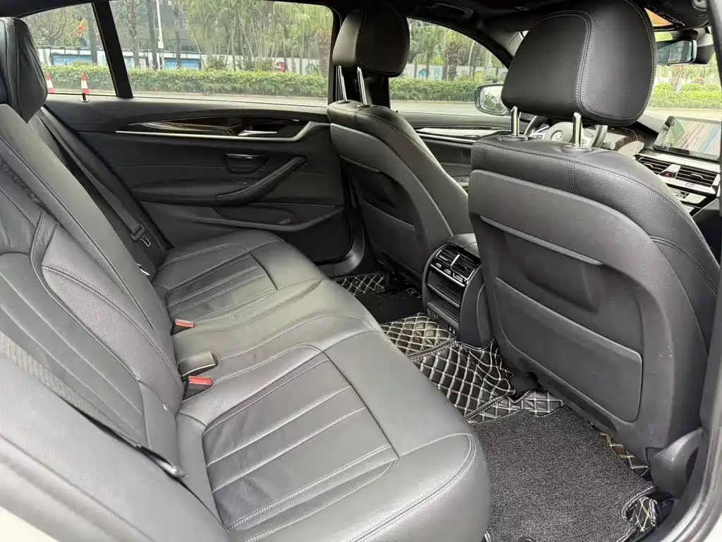 BMW 5 Series 2020 — фото 13