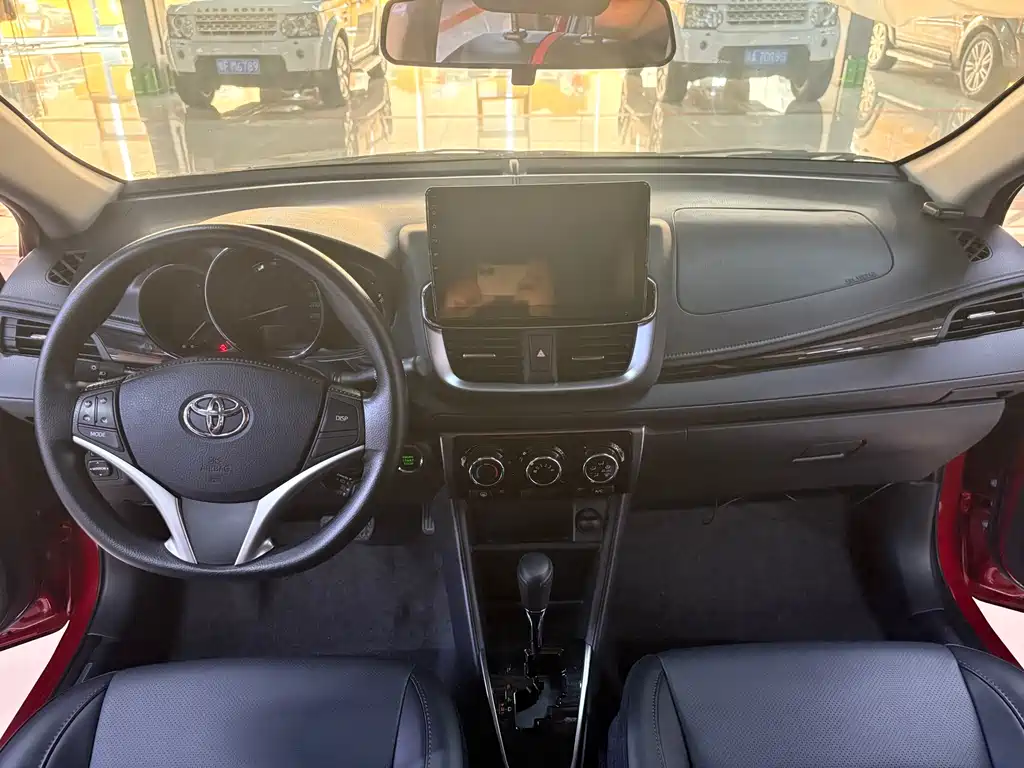 Toyota Yaris L 2023