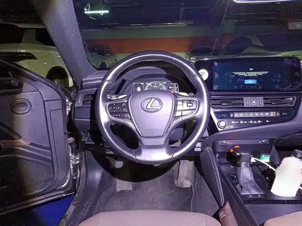 Lexus ES 2024