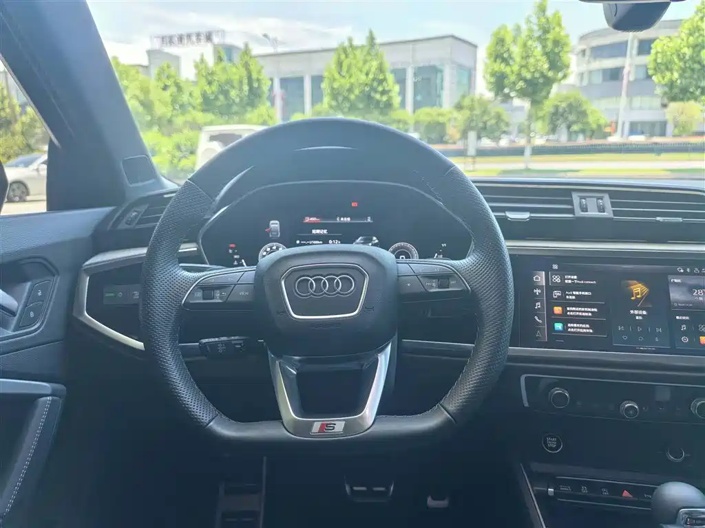 Audi Q3 Sportback 2025 — фото 12