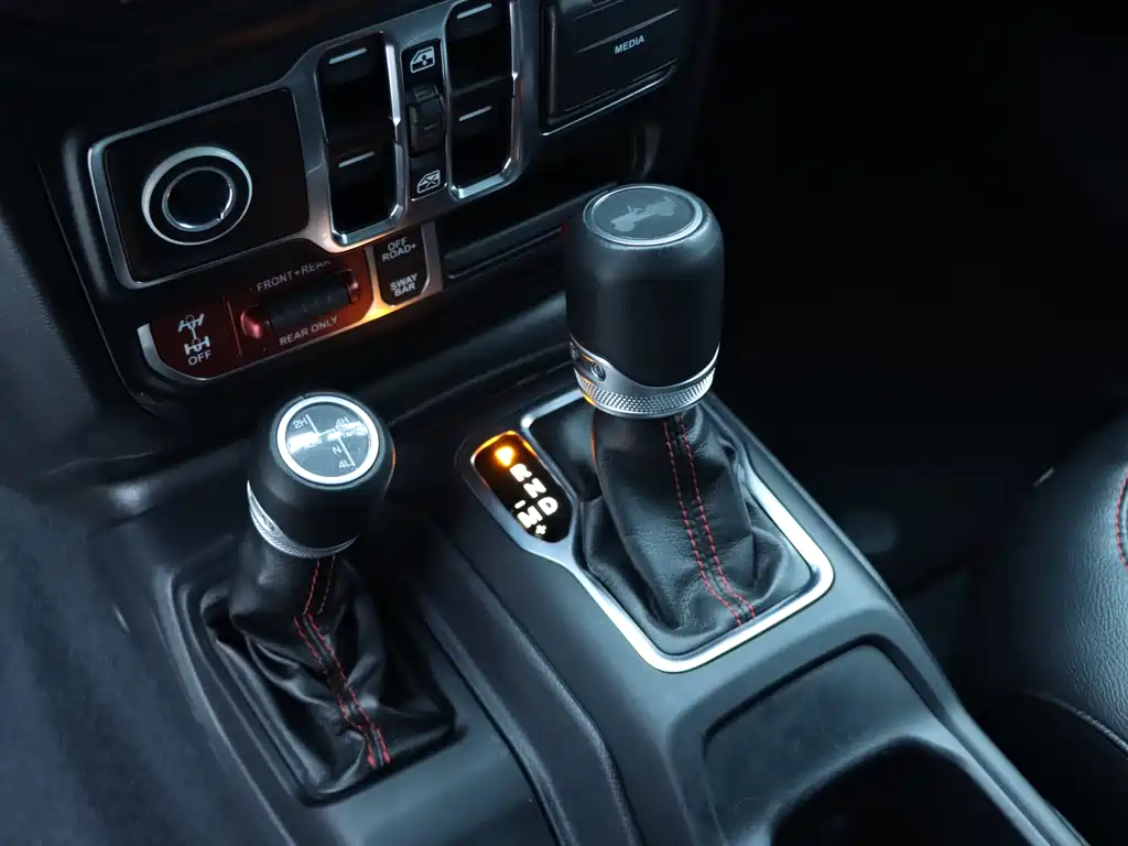Jeep Wrangler 2023 — фото 11